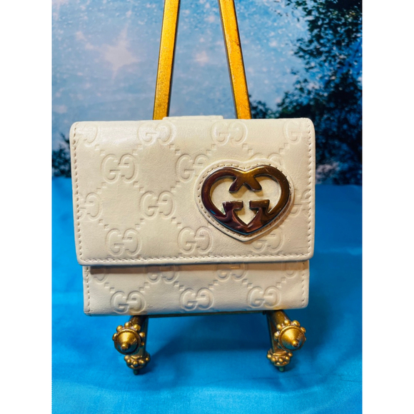 Gucci Vanilla Cream Leather Heart Logo Bi-Fold Wallet - Picture 1 of 15